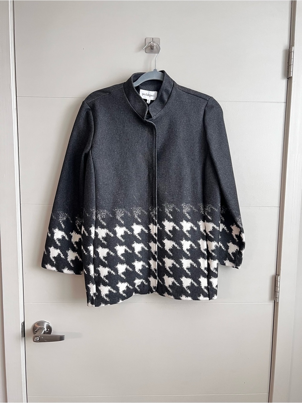 Peck & Peck Sophisticate Charcoal Grey& cream Wool Coat